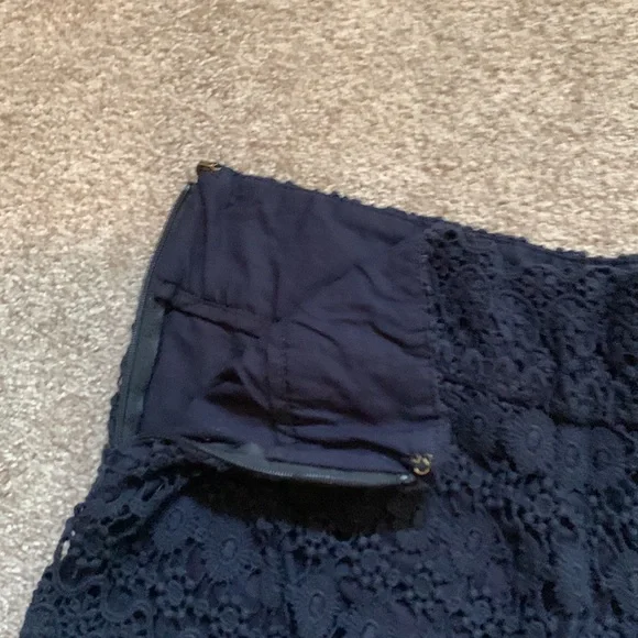 Ann Taylor Loft navy lace shorts, size 4 - Picture 5 of 5